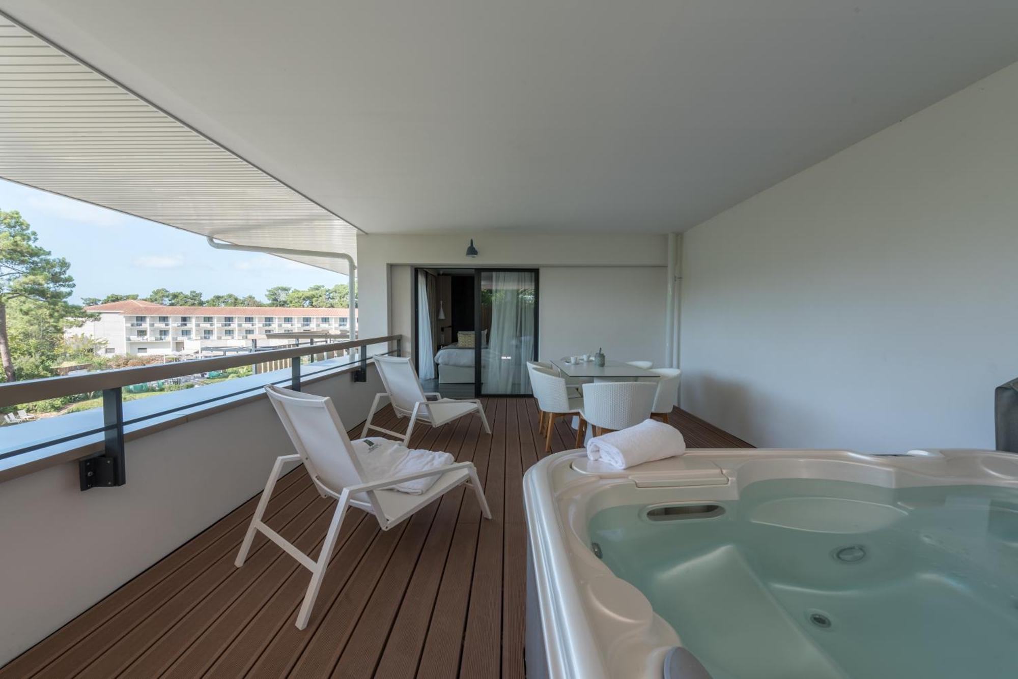 Deluxe Suite Spa Bath